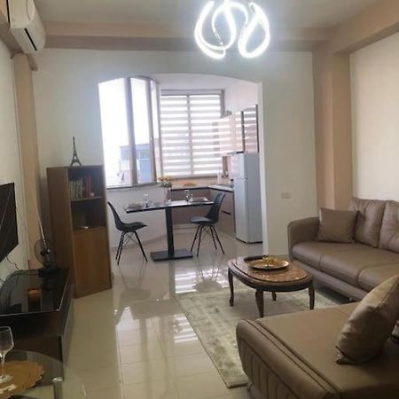Cozy 1-Bedroom Flat, Beachside Дуррес Екстер'єр фото