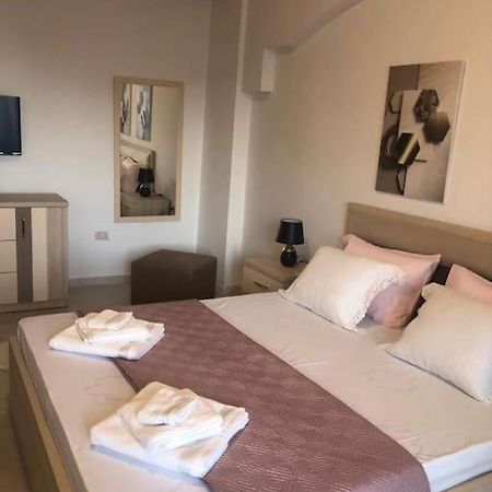 Cozy 1-Bedroom Flat, Beachside Дуррес Екстер'єр фото