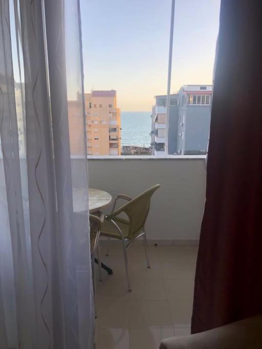 Cozy 1-Bedroom Flat, Beachside Дуррес Екстер'єр фото
