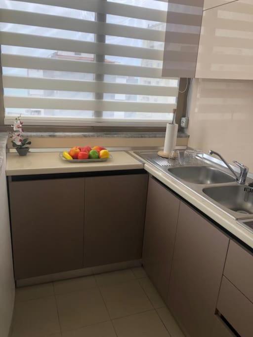 Cozy 1-Bedroom Flat, Beachside Дуррес Екстер'єр фото